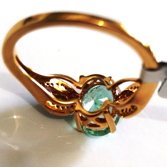 SOLD!! Genuine Emerald/Diamond Ring, 18K Gold - Picture 7 of 8